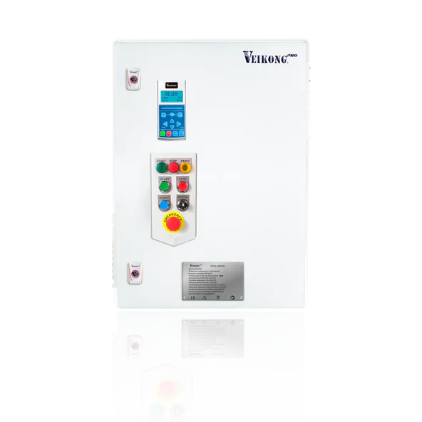 Arrancador Suave en Gabinete Marca Veikong VKS-8000-7.5-T4PRO Trifásico, 380 - 480 VAC, 10 hp. Incluye: Interruptor termomagnético, panel de control, botones, paro de emergencia y supresor de sobrevoltaje